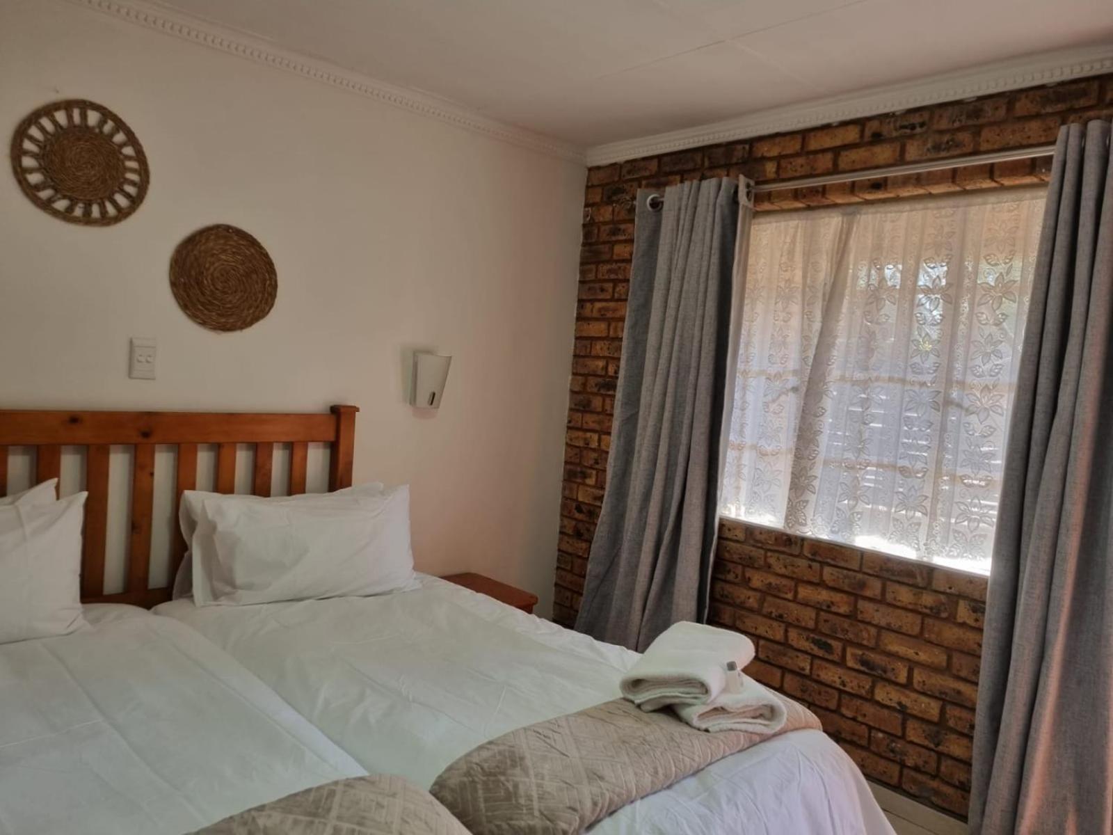 Airport Inn Bed And Breakfast Kempton Park Exterior photo